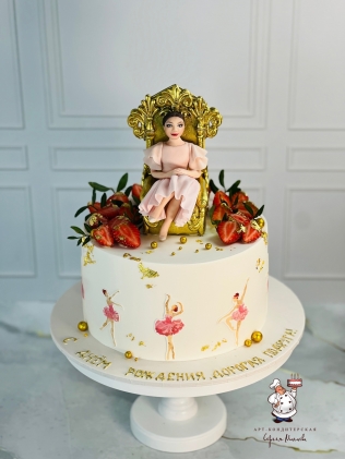 Торт с живыми цветами и макаронами маме